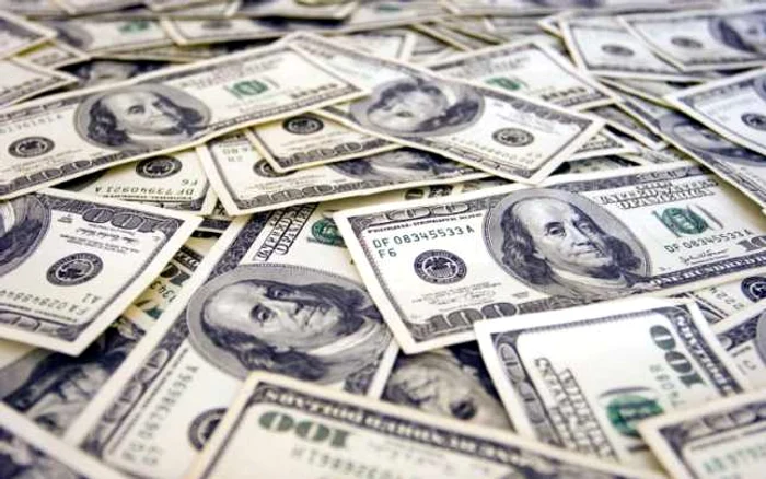 Dolarul american a devenit din nou monedă de refugiu pentru cei care vor să îşi protejeze economiile de problemele economice ale Chinei