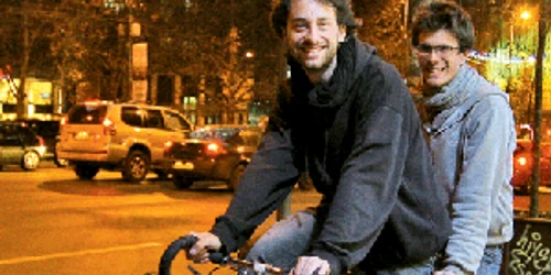 Pierre-Olivier şi Baptiste au ajuns cu bicicleta chiar în centrul Bucureştiului