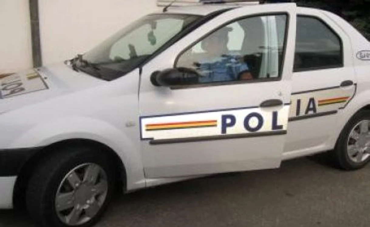 
    Poliţiştii efectuează cercetări la faţa locului  