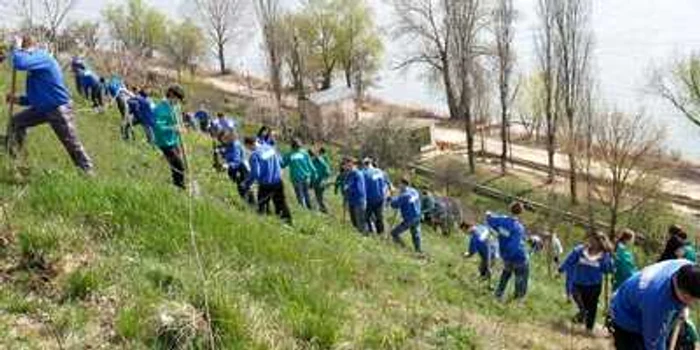 Elevii din Arad se împlică mereu în acţiuni de protecţia mediului 