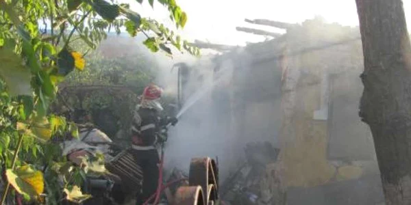 Incendiul a fost lichidat într-o oră şi jumătate