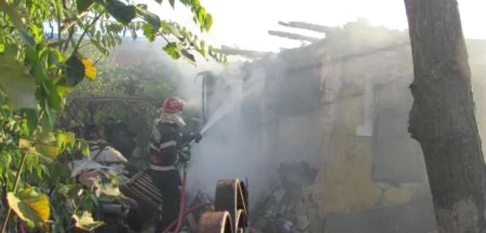 Incendiul a fost lichidat într-o oră şi jumătate
