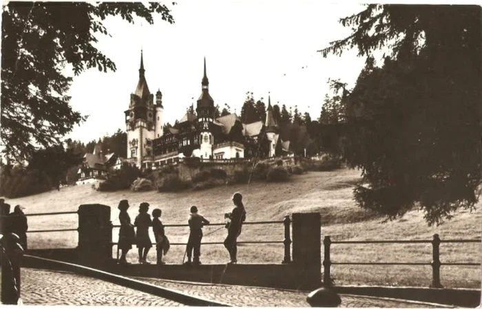 Castelul Peleş într-o fotografie din 1971. FOTO multihobby.ro