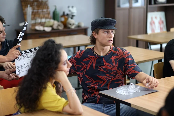 Sebastian Seredinschi, în rolul elevului Sorin, din serialul Profu’foto: PRO TV