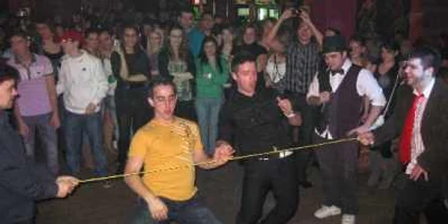 Tinerii s-au distrat pe cinste în clubul Jazz&Blues