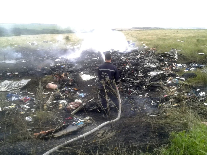 298 de persoane se aflau la bordul avionului prăbuşit joi în estul Ucrainei. FOTO: Reuters