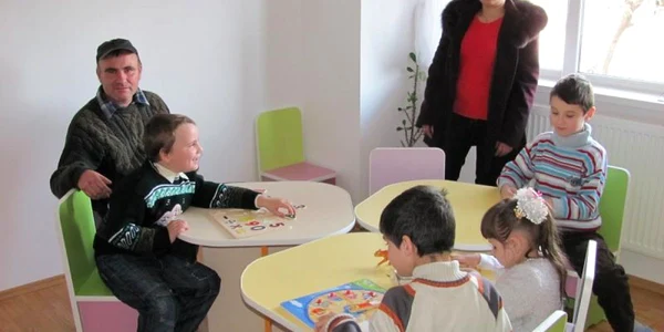 Micuţii cu probleme merg acum la prima grădiniţă pentru autişti deschisă în oraş