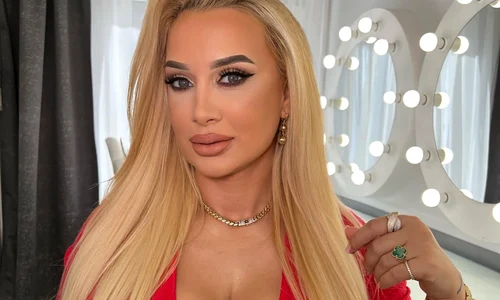 Simona Trașcă avea implanturi de 560 ml sursa Facebook 