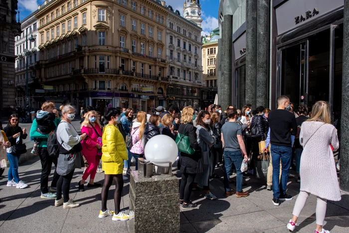 În Viena s-au format cozi în fața magazinelor de hainefoto: Guliver / GettyImages