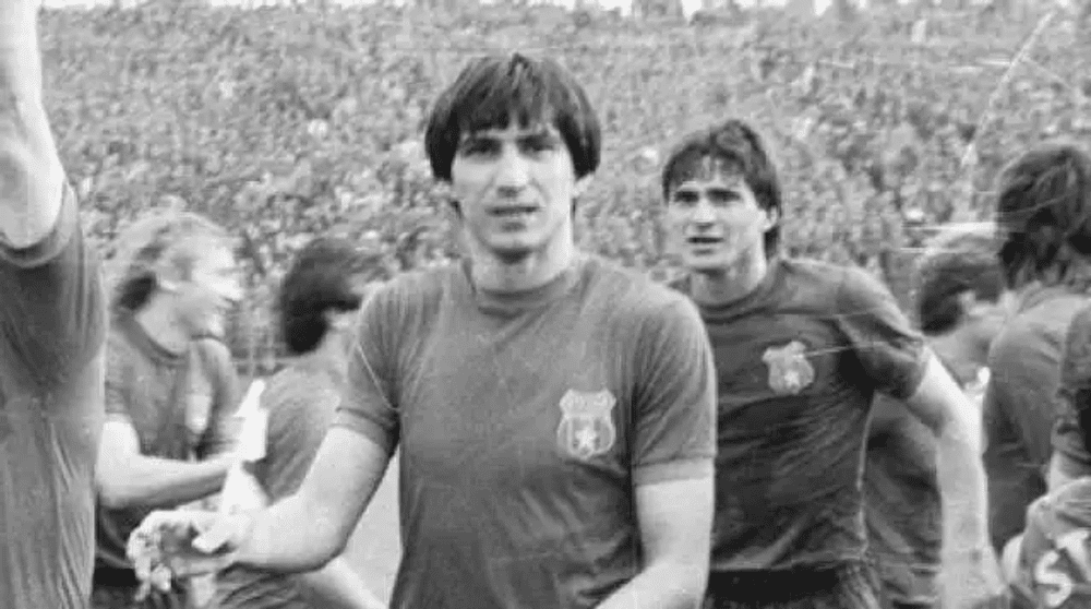 Victor Piţurcă, arestat de Miliție în 1981 pentru că juca barbut. A fost eliberat după ce s-a intervenit la nivel înalt