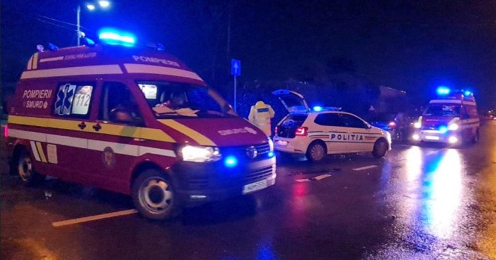 Accident teribil în Timiș. Trei bărbați au murit și doi au fost răniți, după ce o mașina în care se aflau a intrat într-un gard. Se întorceau de la pescuit