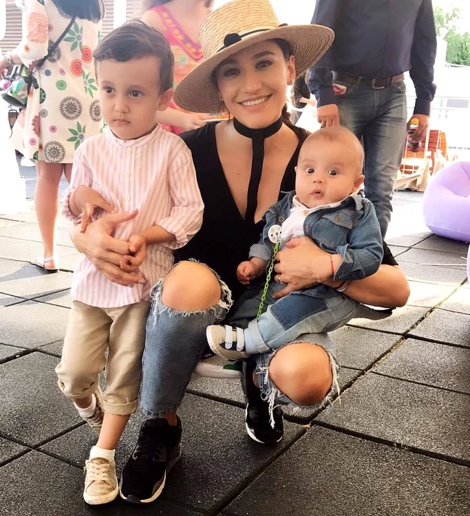 2 claudia patrascanu si copiii ei 2 jpg jpeg