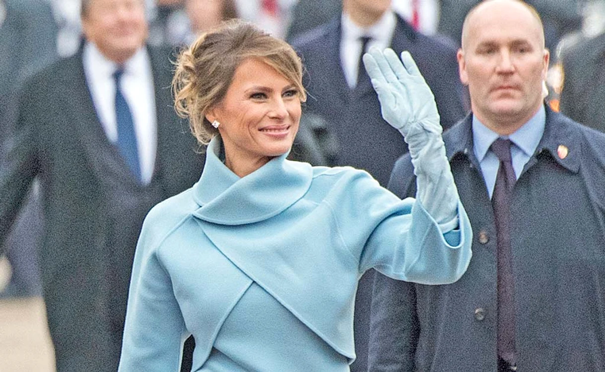 Silueta Melaniei Trump a fost cioplită cu drujbaFoto: AFP