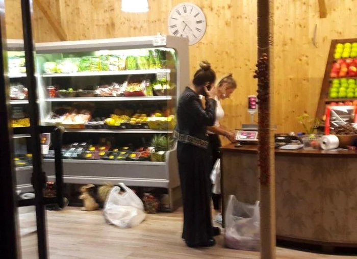 Adela Popescu a fugit de la un eveniment monden direct la magazin