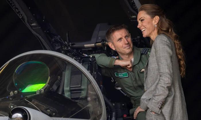 Kate Middleton în vizită la baza aeriană, Profimedia (7) jpg