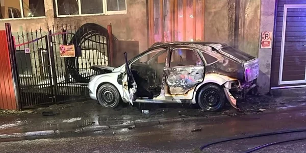 masina incendiata cluj 1, foto facebook jpg
