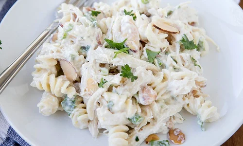 Salata de paste cu pui si lamaie jpeg