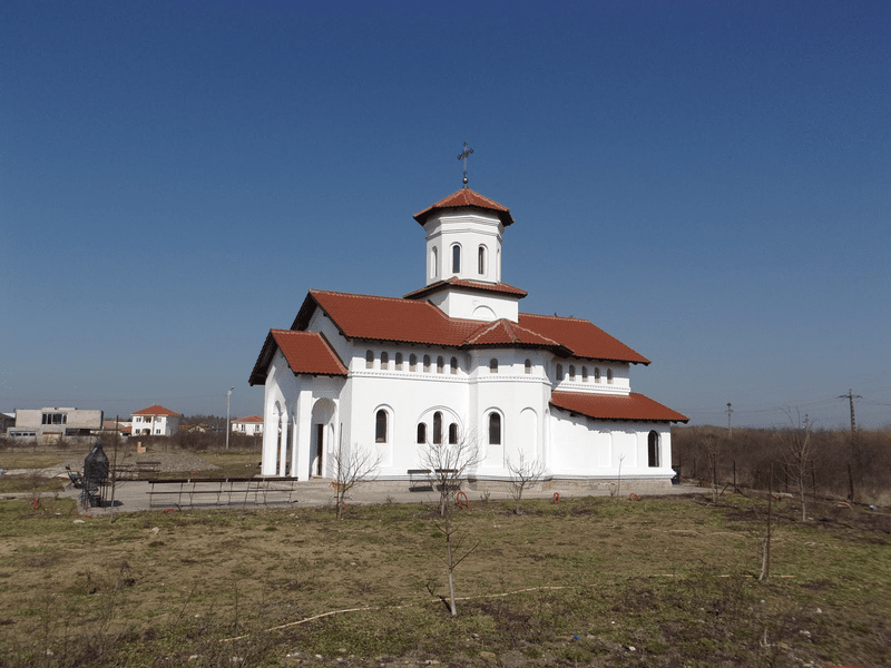 Spargere la o biserică din Timișoara. Hoții au furat banii din cutiile milei și vinul de împărtășanie 