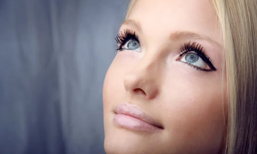 femeie frumoasa ochi albastri jpeg