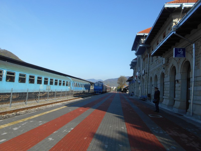 Tragedie pe calea ferată. O femeie a murit lovită de tren la Piatra Neamţ. Anchetatorii iau în calcul ipoteza sinuciderii