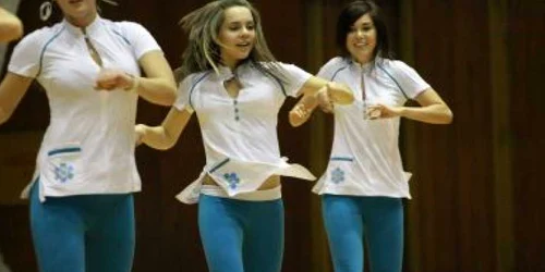 Fetiţa dumneavoastră poate deveni majoretă cu acte în regulă