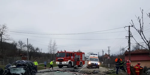 Accident pe DN 67 în Tomşani - Vâlcea - ambii şoferi au murit în urma impactului violent Foto Adevărul