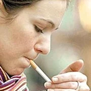 Fumatul îi afectează atât pe fumători cât şi pe nefumători