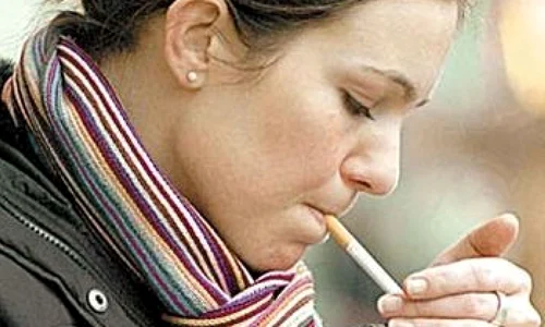 Fumatul îi afectează atât pe fumători cât şi pe nefumători
