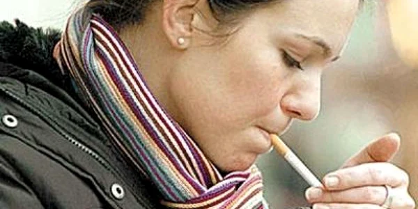 Fumatul îi afectează atât pe fumători cât şi pe nefumători