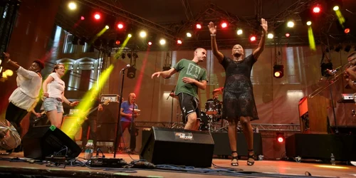 liv warfield FG