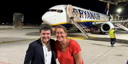 nicusor dan si o romanca in acelasi zbor foto facebook png