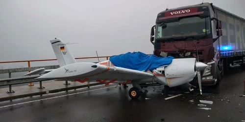 Un cTIR a lovit un avion in Germania 