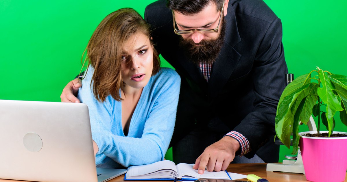 „Se ascunde după mașini și îmi sare în față”. Mărturia unei tinere hărțuite stârnește revoltă pe Reddit