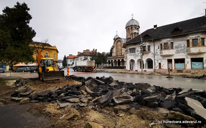 Lucrări în Centrul vechi al Hunedoarei. Foto: Daniel Guță