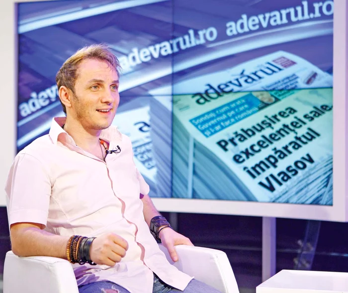 
    Pisicile lui Trăistariu şi-au  făcut de lucru cu hârtiile  