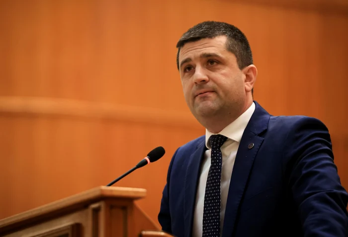 Ministrul Apărării anunță posibila trimitere de specialiști în deminare FOTO: Facebook/ Radu Miruță