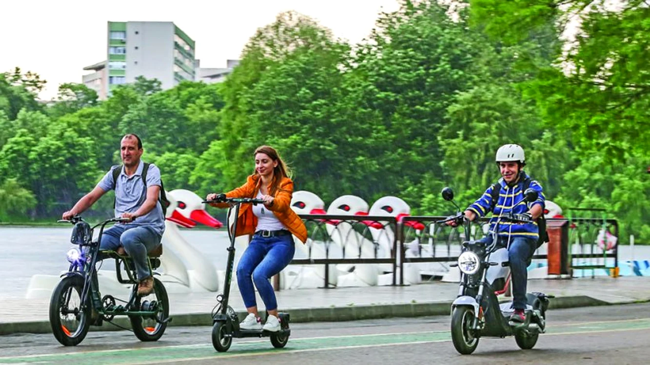 Trotinetă și bicicletă electrică 