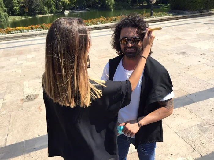 Yasmine este un make-up artist cunoscut în show-biz. Așa s-au și întâlnit cei doi
