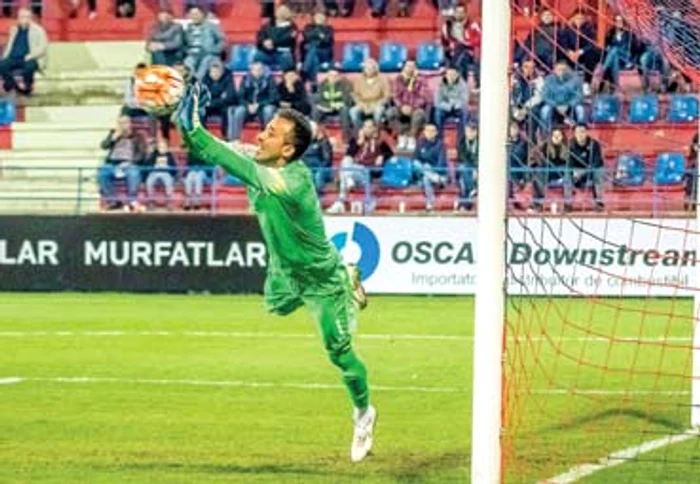 
    2016: Pecanha a avut intervenţii bune în timpul meciului cu ASA, dar a scăpat balonul în plasă în finalul său  