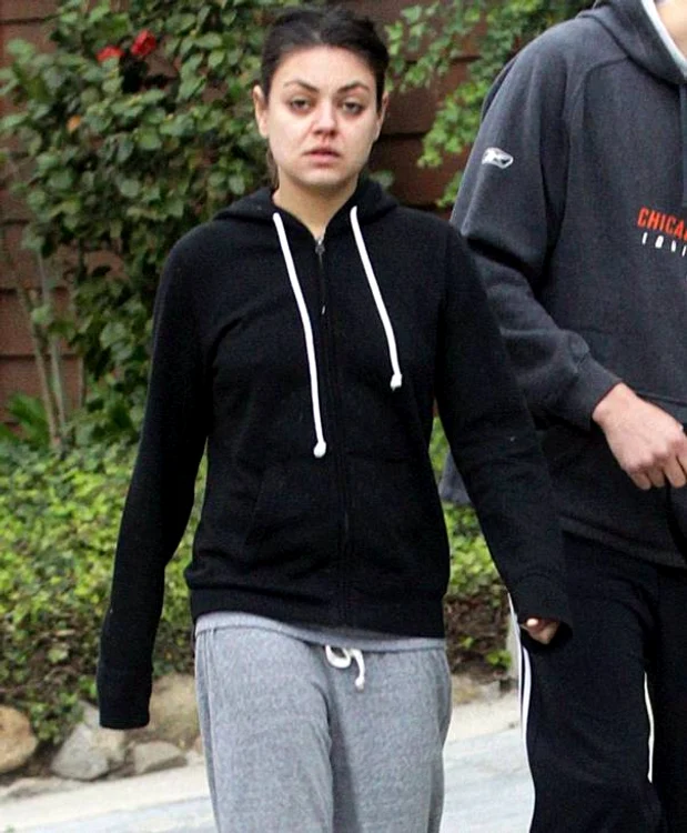 
    Mila Kunis e de nerecunoscut  