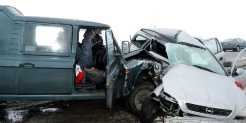 Şoferul din Opel a murit pe loc