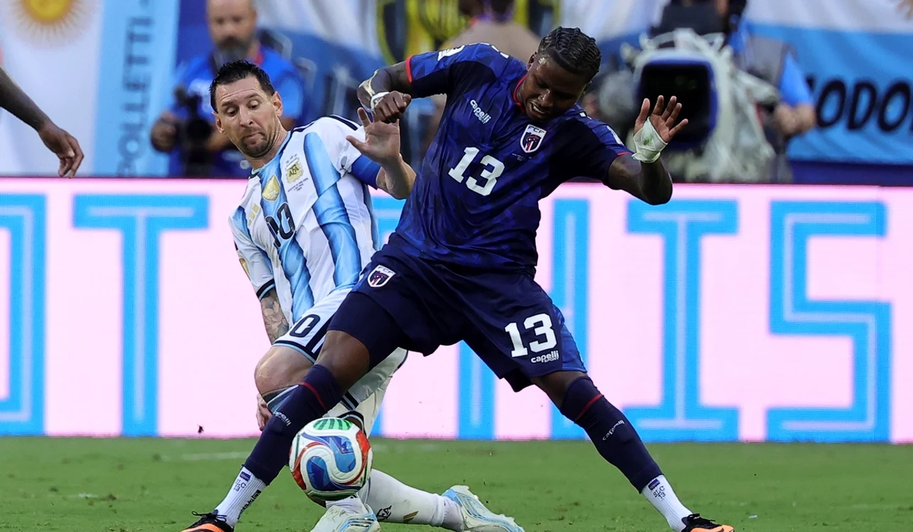  Sidny Lopes Cabral (în primplan), autorul celui mai frumos gol al turneului (FOTO: EPA)