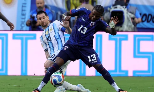Lionel Messi si Sidny Lopes Cabral, Argentina Capup Verde, Campionatul Mondial (EPA) jpg