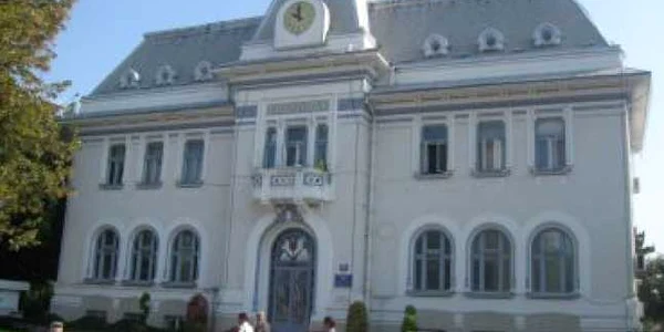 Începe restructurarea şi în primării şi consilii judeţene