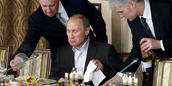 Evgheni Prigojin Vladimir Putin la masa noiembrie 2011 FOTO Profimedia jpg