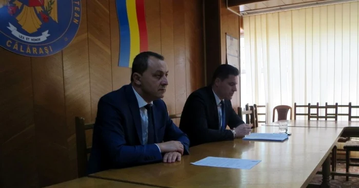 Şeful IPJ Călăraşi, comisar şef Marian Iorga(stânga)