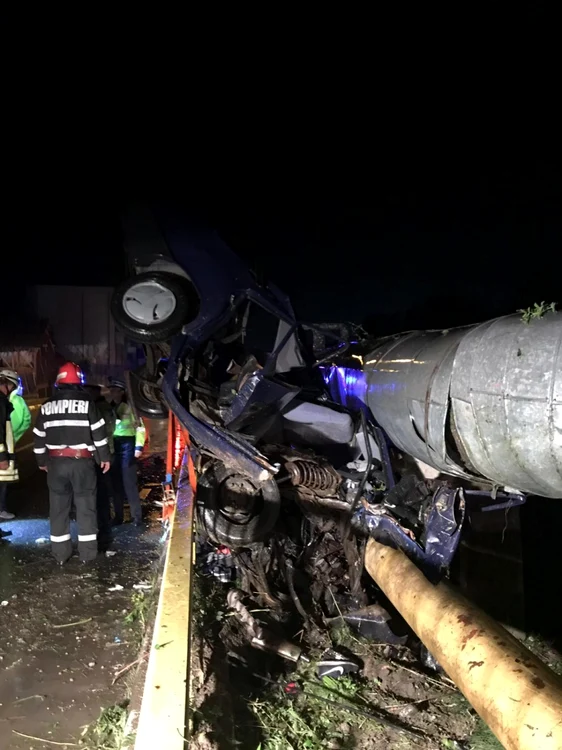 Straniu accident rutier produs în Râmnicu Vâlcea: două persoane încarcerate din cele trei victime ale unei maşini răsturnate