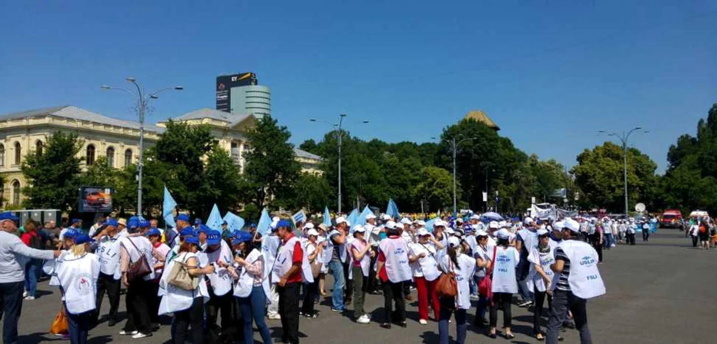 Profesorii protestează din cauza diminuărilor salariale FOTO: Arhivă
