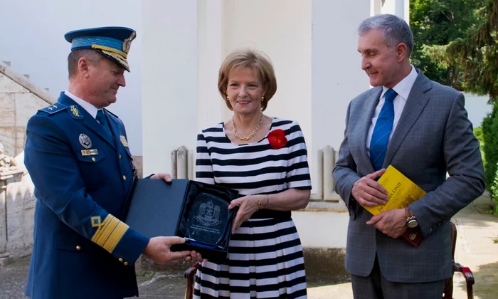 Majestatea Sa Margareta în dungi navy și Principele Radu la Palatul Elisabeta 2025   Daniel Angelescu, Casa Majestății Sale (1) jpeg