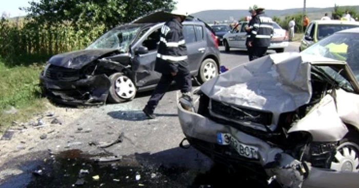 Bacău: Trafic dirijat de civili după un accident cu şapte victime (GALERIE FOTO)